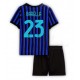 Inter Milan Nicolo Barella #23 Jalkapallovaatteet Lasten Kotipeliasu 2025-26 Lyhythihainen (+ Lyhyet housut) Inter Milan Nicolo Barella #23 Jalkapallovaatteet Lasten Kotipeliasu 2025-26 Lyhythihainen (+ Lyhyet housut)